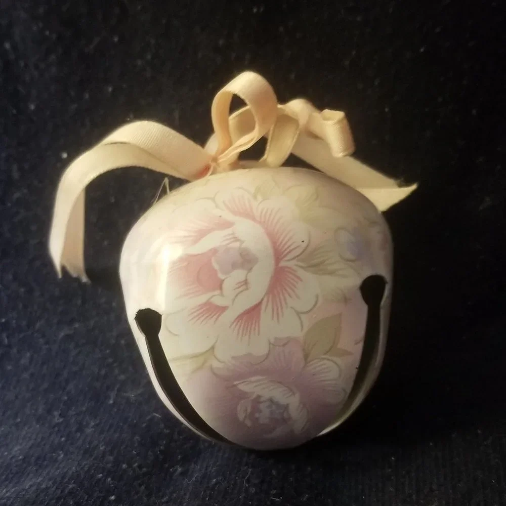 Ornament: vtg flower-decorated metal bell, $6 to add to a bundle